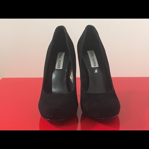 Steve Madden Black Suede Pumps - Picture 2 of 8